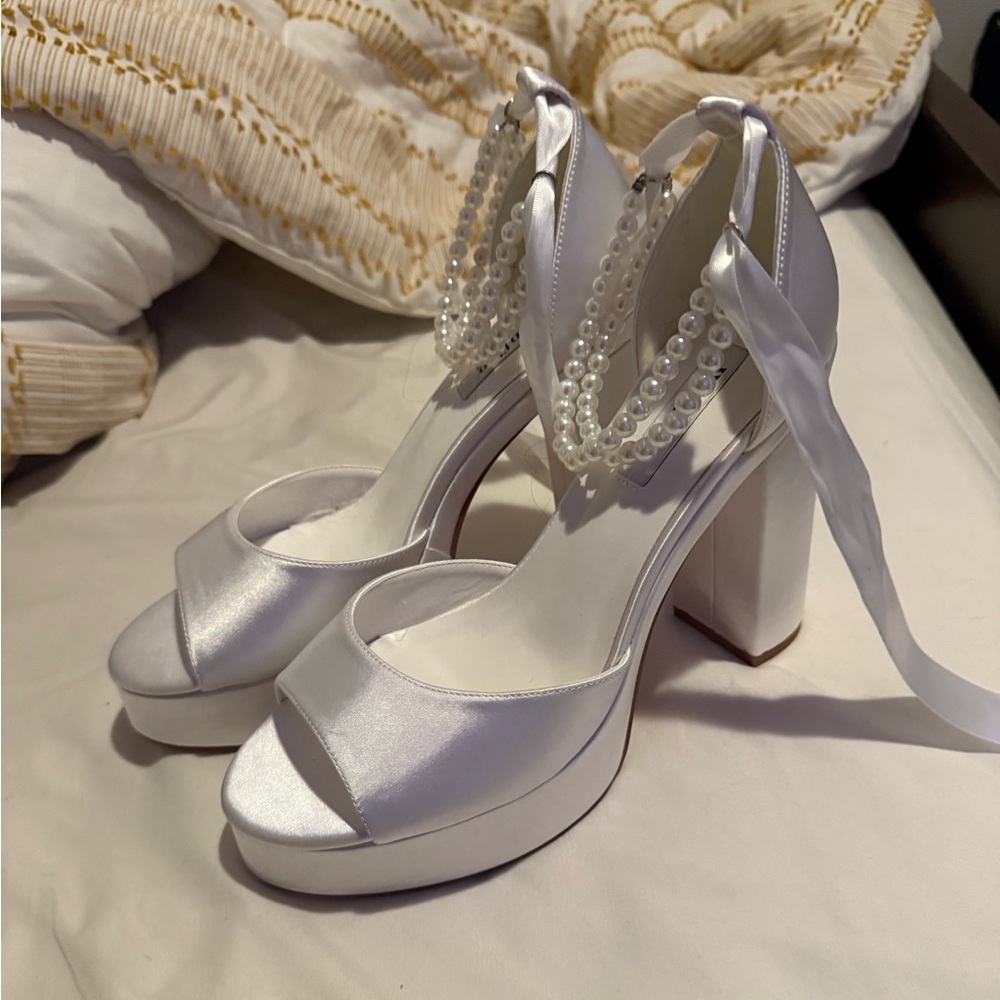BRAND NEW Pearl Heels
